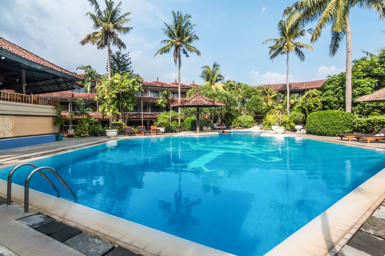 Zen Rooms Kuta Jenggala Beach Exterior foto